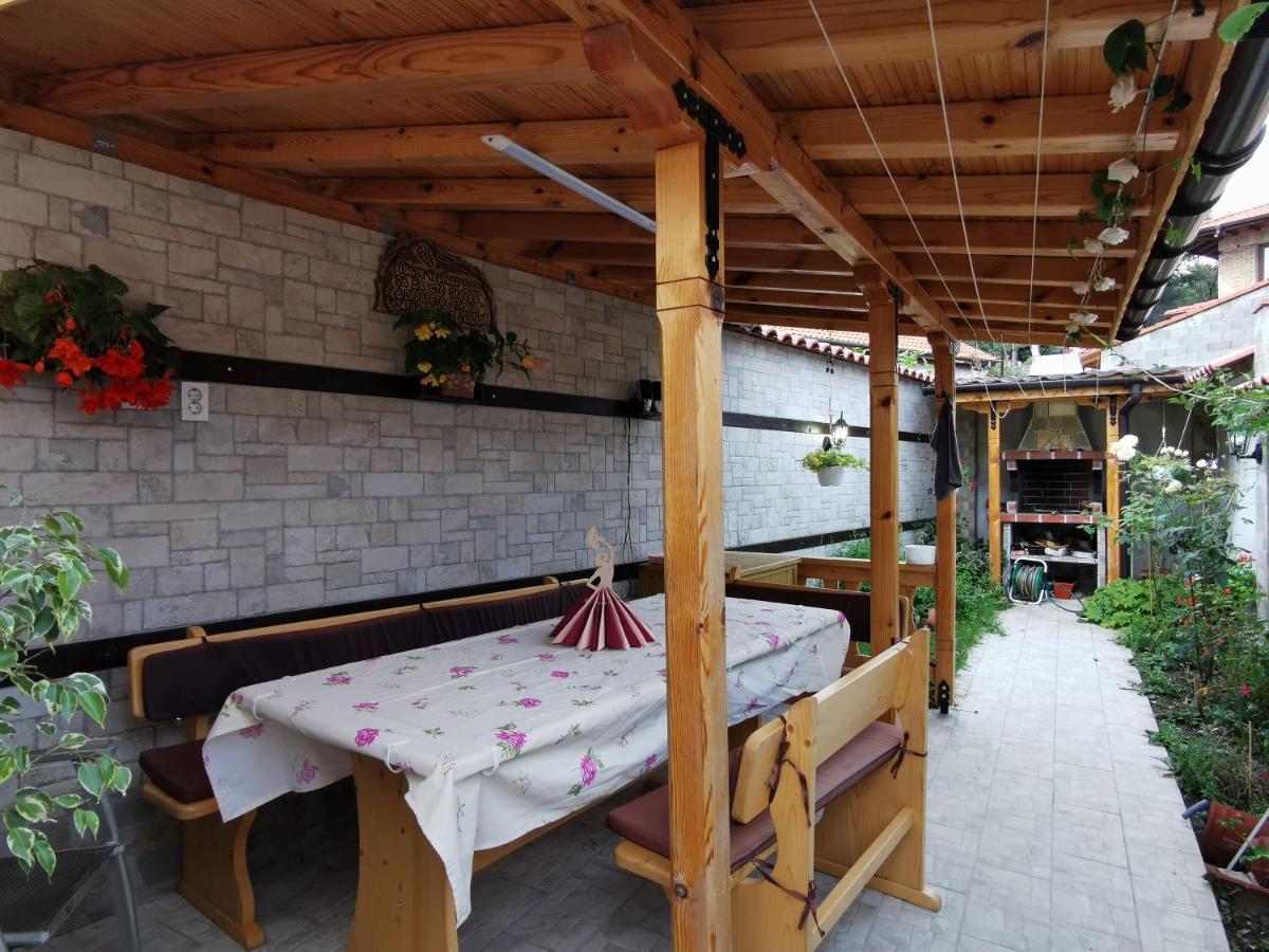 Rose Valley Guest House Kazanlŭk Exterior photo