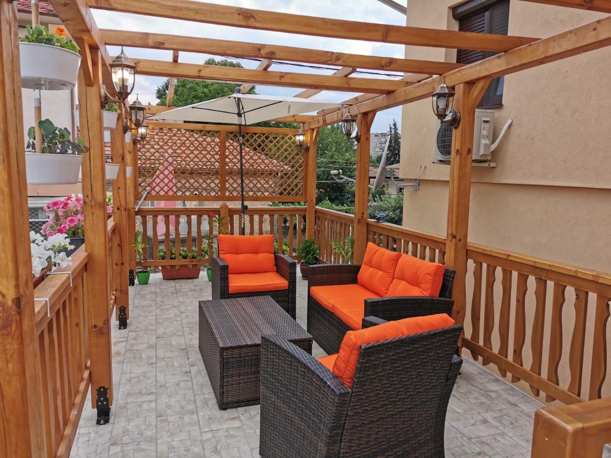 Rose Valley Guest House Kazanlŭk Exterior photo