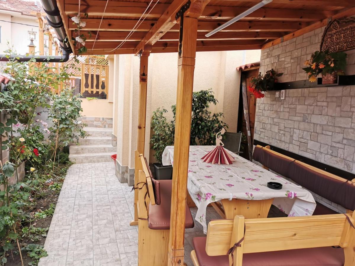 Rose Valley Guest House Kazanlŭk Exterior photo
