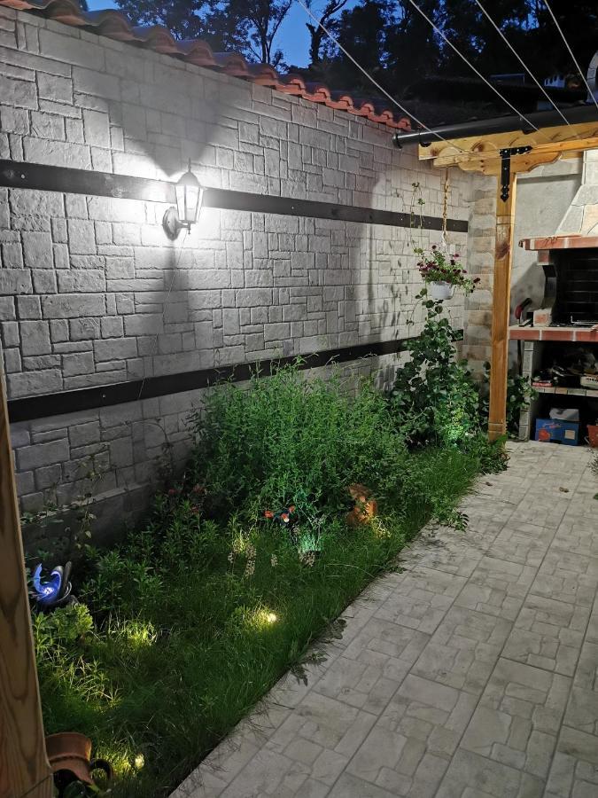 Rose Valley Guest House Kazanlŭk Exterior photo