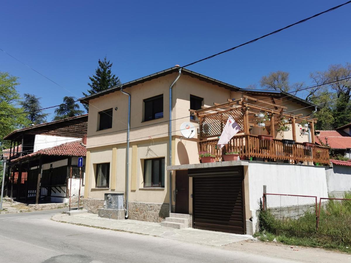 Rose Valley Guest House Kazanlŭk Exterior photo