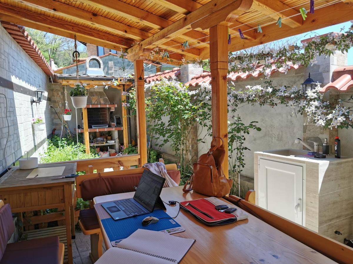 Rose Valley Guest House Kazanlŭk Exterior photo