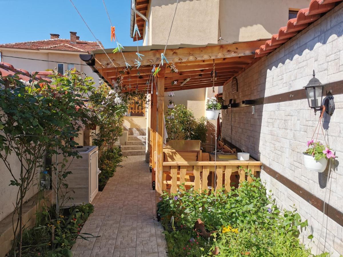 Rose Valley Guest House Kazanlŭk Exterior photo