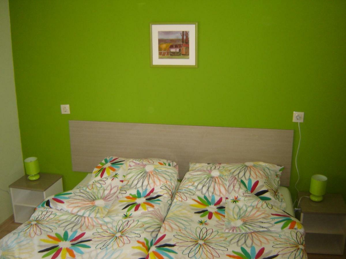 Rose Valley Guest House Kazanlŭk Exterior photo
