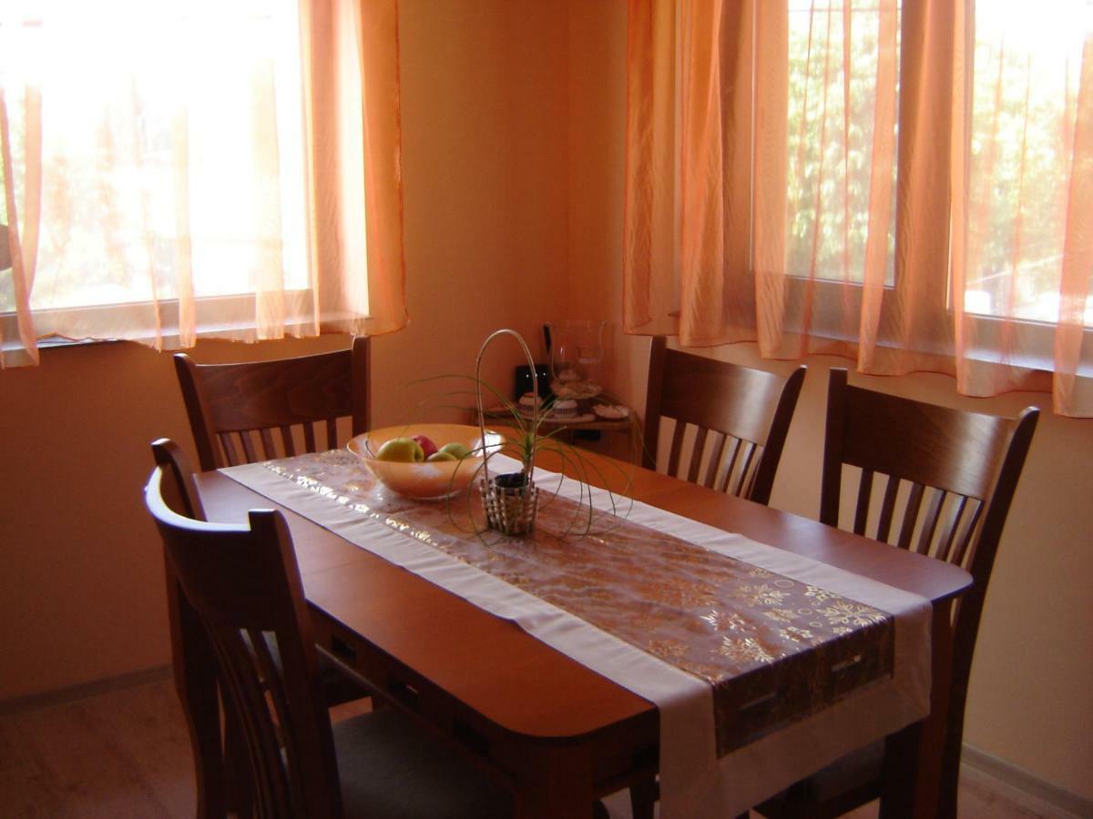 Rose Valley Guest House Kazanlŭk Exterior photo