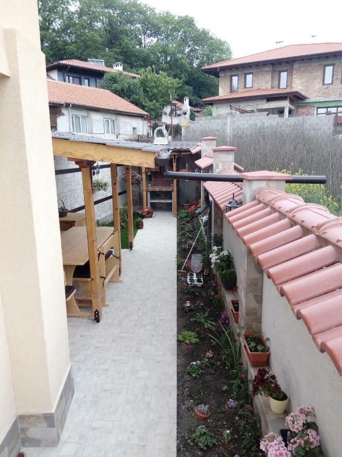 Rose Valley Guest House Kazanlŭk Exterior photo